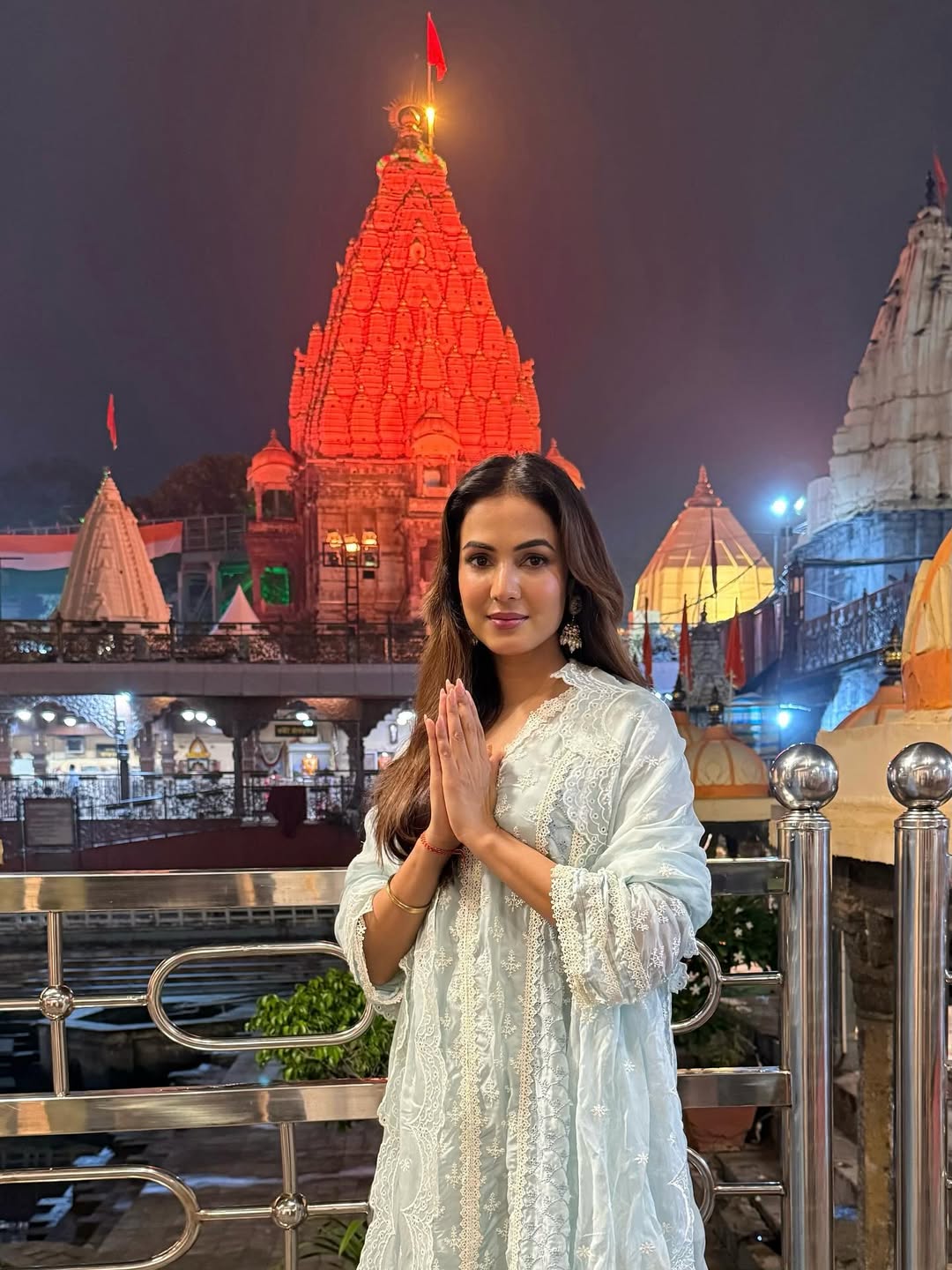 Jannat fame sonal Chauhan visit mahakal temple shares photos