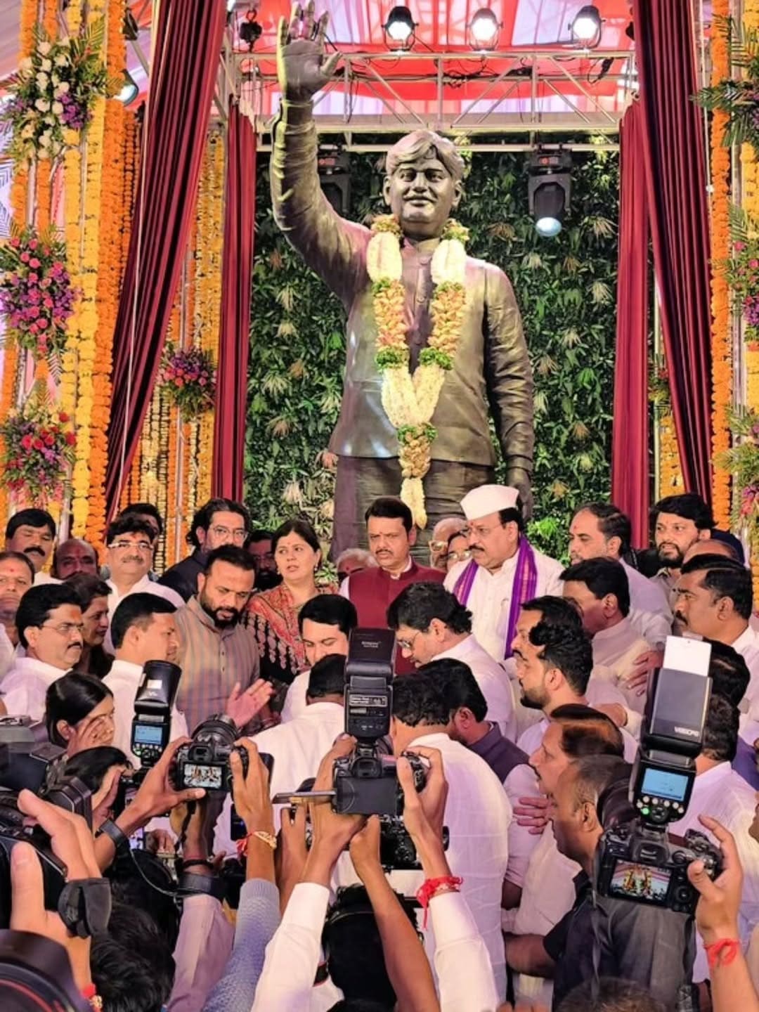Latur gopinath munde statue weight and size all information