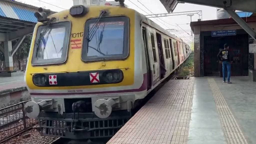 mumbai sundays and public holidays local trains on central railway run as per sunday or holiday schedule