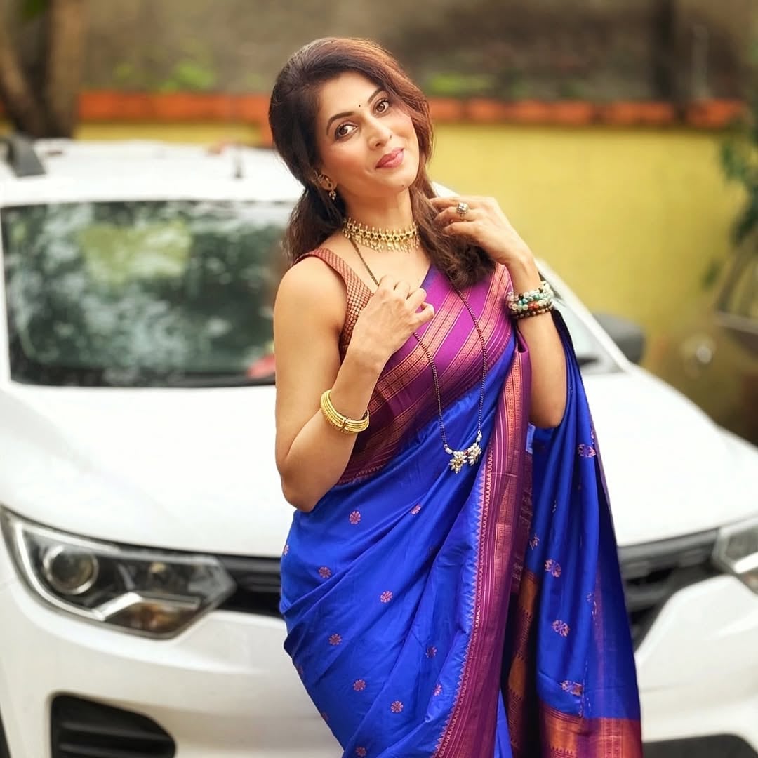Madhavi Nimkar Blue Narayanpeth Saree Look