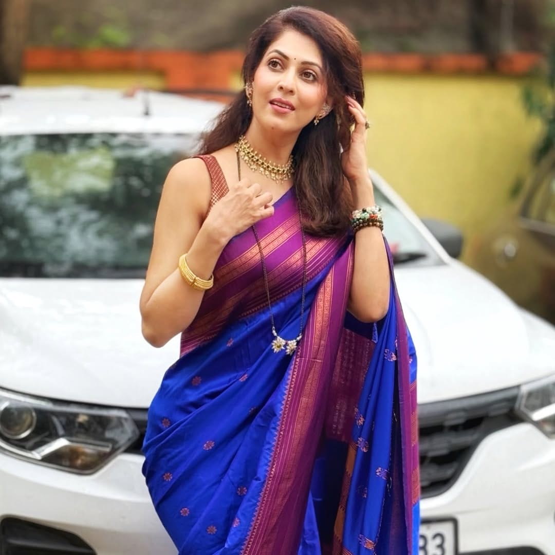 Madhavi Nimkar Blue Narayanpeth Saree Look