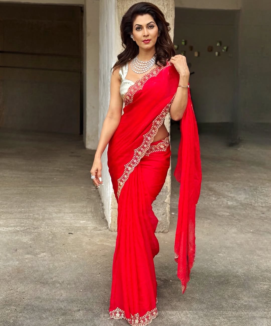 Madhavi Nimkar Blue Narayanpeth Saree Look