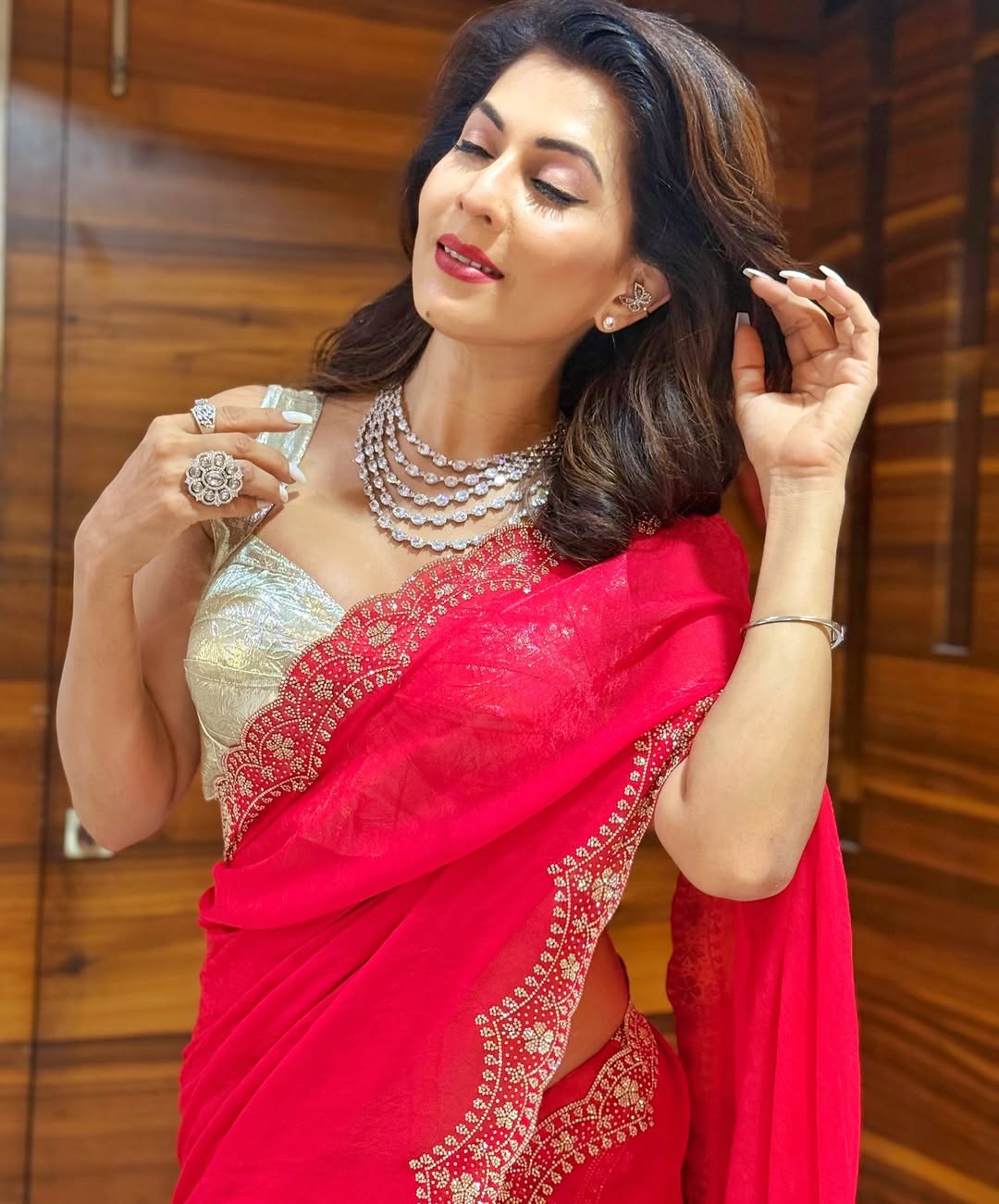 Madhavi Nimkar Blue Narayanpeth Saree Look
