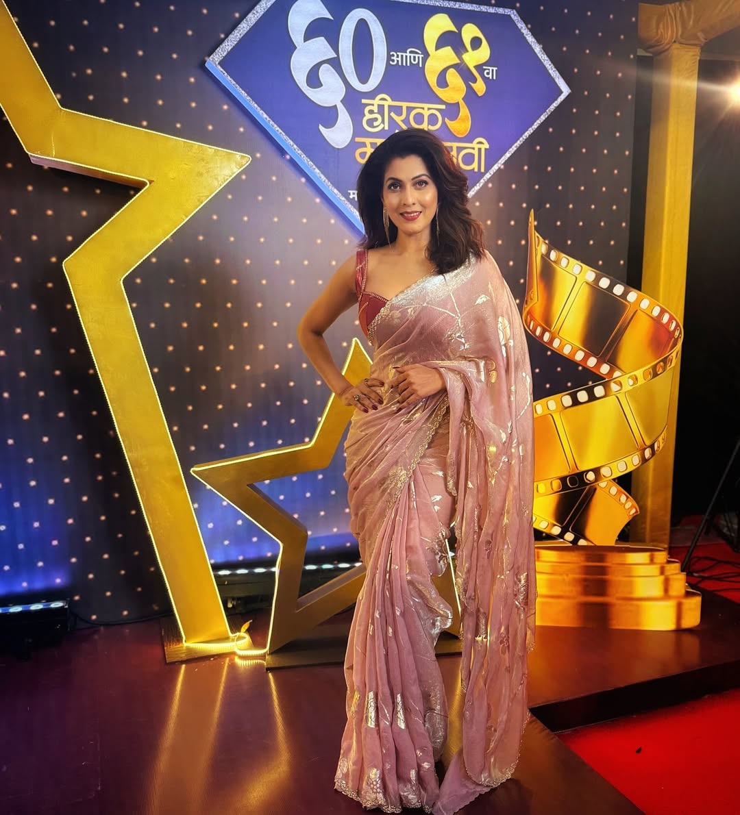 Madhavi Nimkar Blue Narayanpeth Saree Look