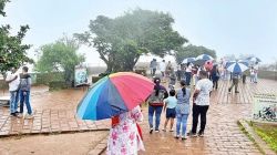 सलग सुट्ट्यांमुळे महाबळेश्वरमध्ये पर्यटकांची गर्दी