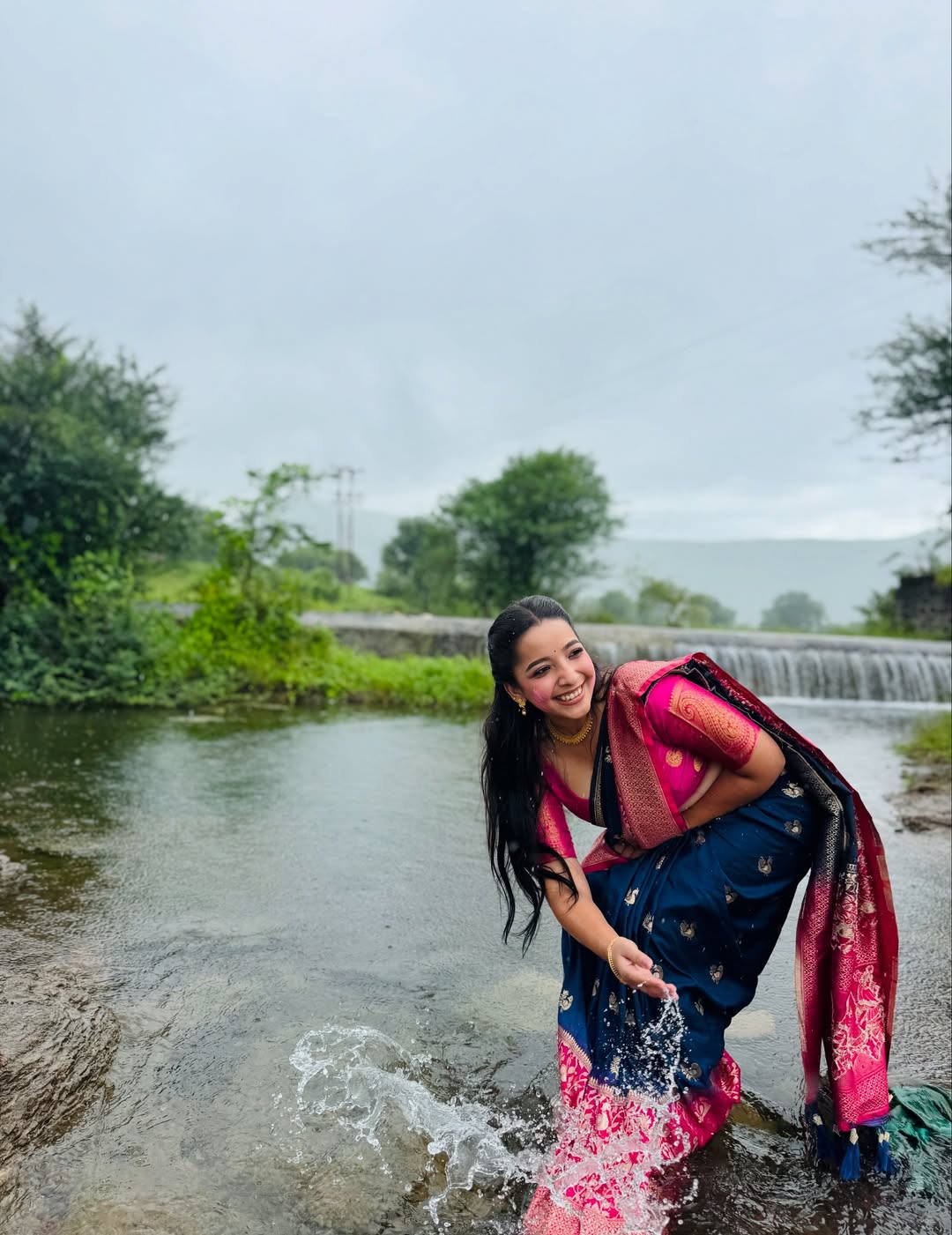 Marathi actress isha sanjay in saree look