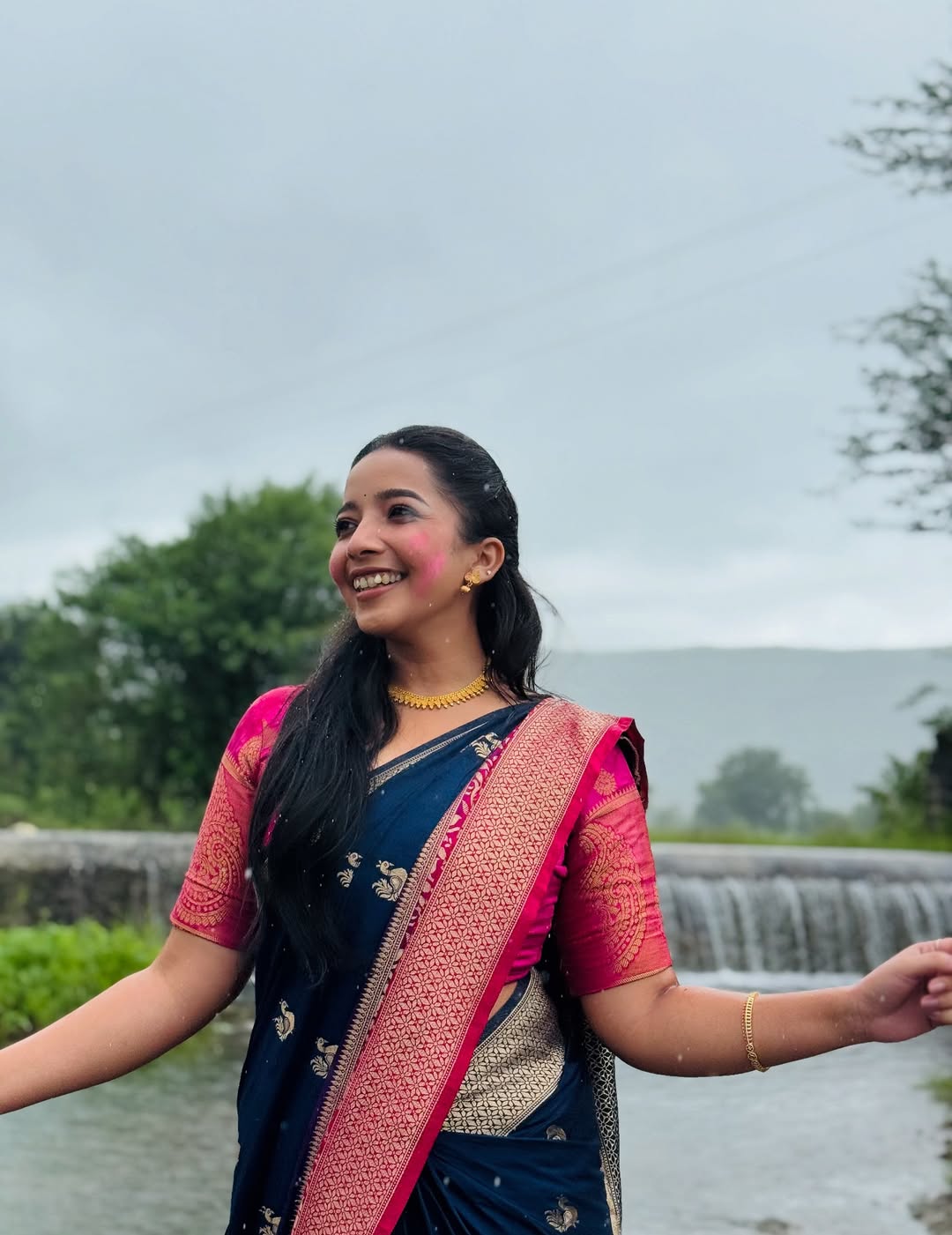 Marathi actress isha sanjay in saree look