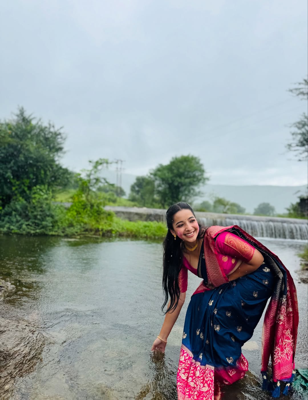 Marathi actress isha sanjay in saree look