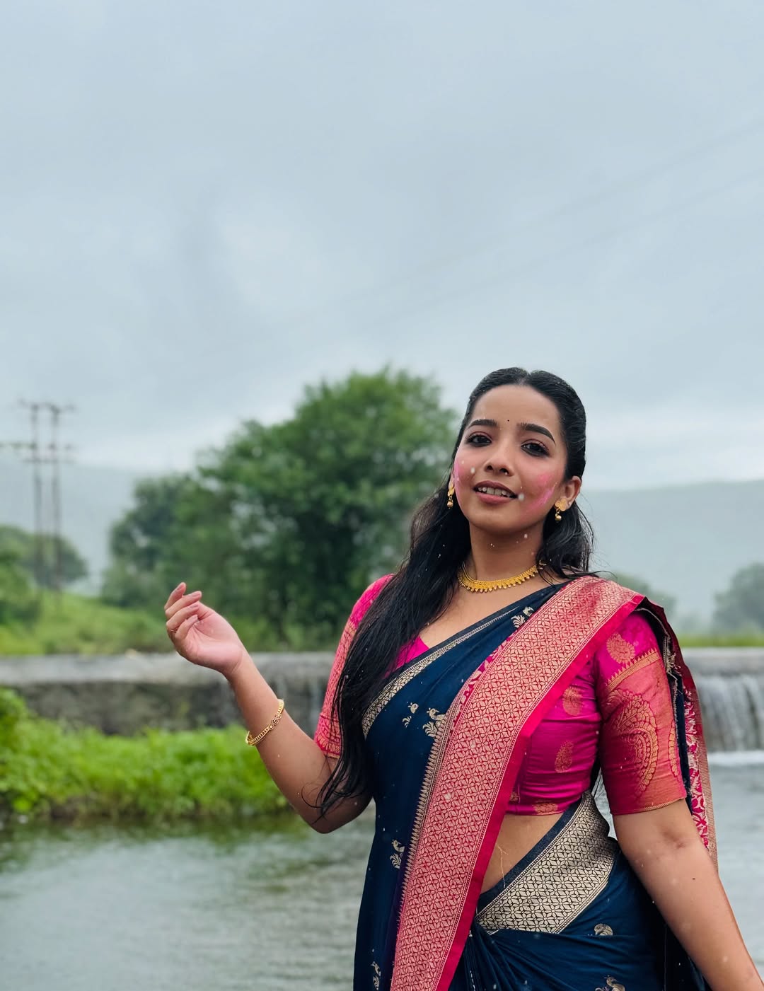 Marathi actress isha sanjay in saree look