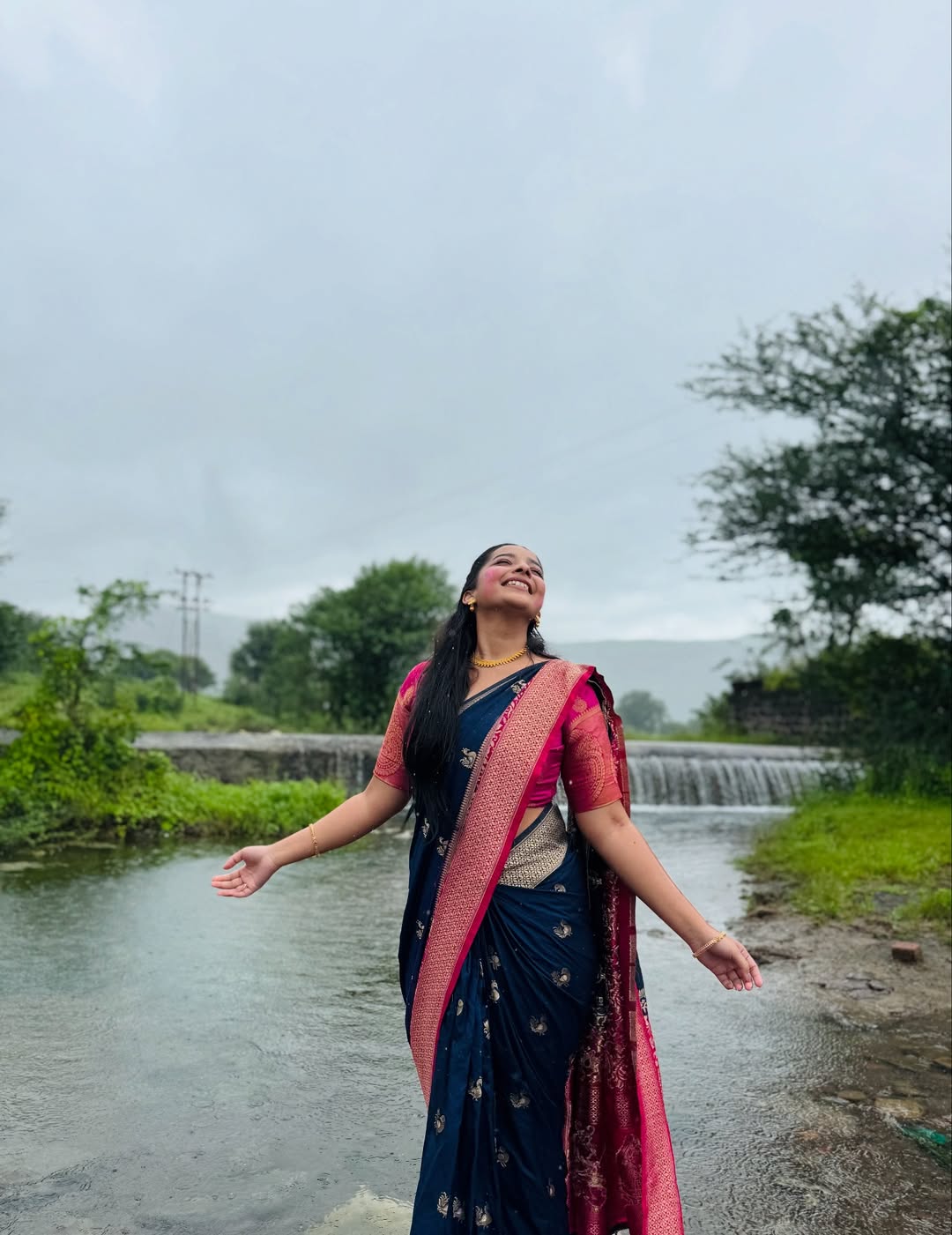 Marathi actress isha sanjay in saree look