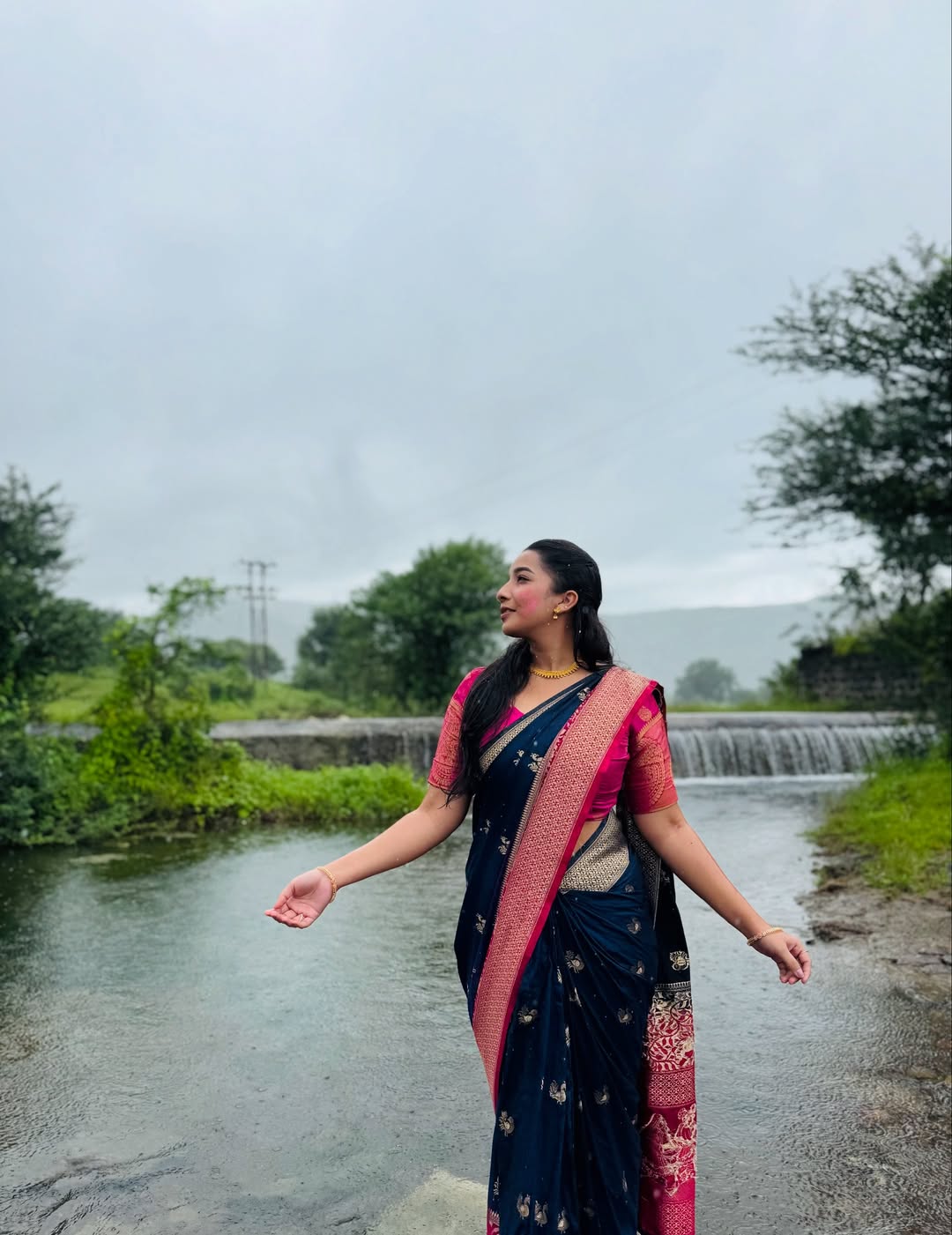 Marathi actress isha sanjay in saree look