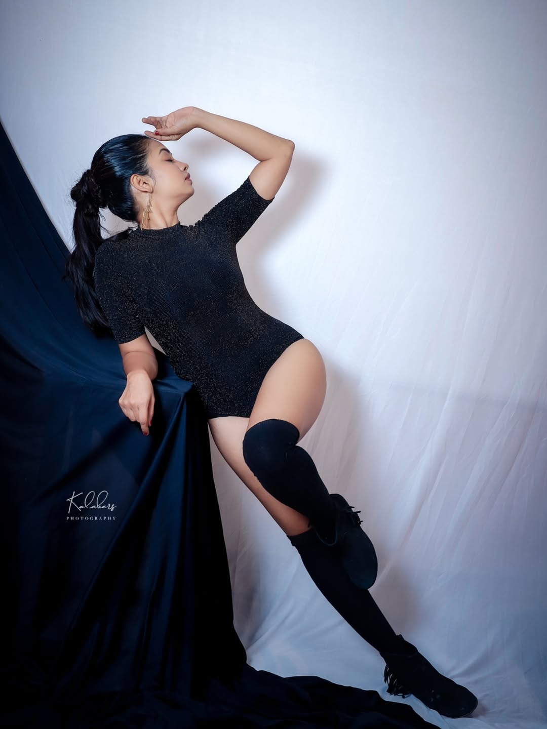 Meera joshi bold look in monokini