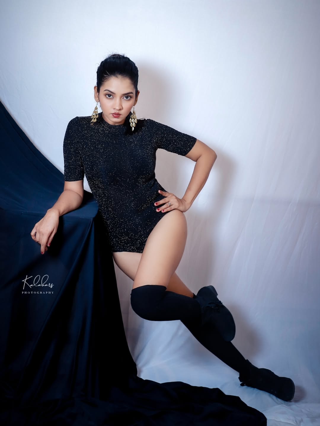 Meera joshi bold look in monokini