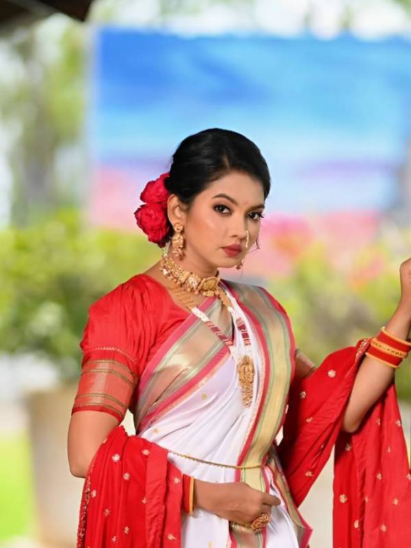 Meera joshi new look in saree dress