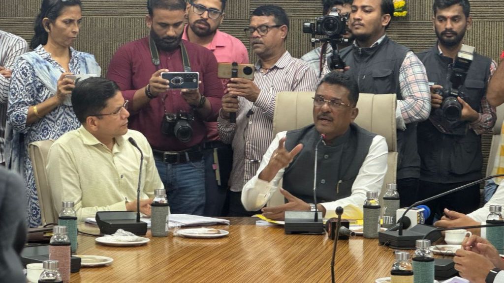 Ghodbunder Road traffic Minister Pratap Sarnaik suggests night restrictions for heavy vehicles