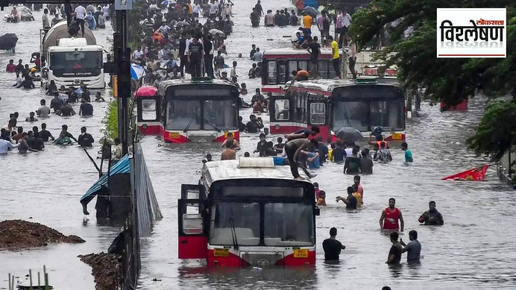 मुसळधार पावसामुळे मुंबईतील वाहतूक ठप्प झाली होती (छायाचित्र पीटीआय)