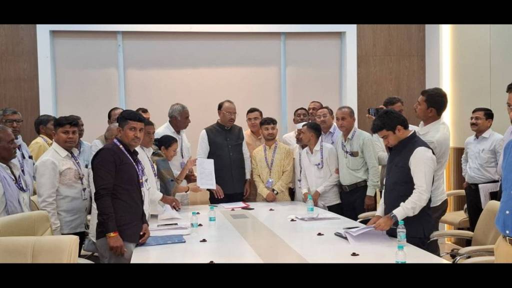 meeting was held at the Ministry under the chairmanship of Chandrashekhar Bawankule regarding land acquisition for Nardana-Borvihir railway line