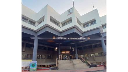 Nashik Shiv Sena has filed a complaint on behalf of the Eknath Shinde group