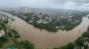 मुसळधार पावसानं पुण्यातील मुठा नदीच्या पाणी पातळीत वाढ, आजूबाजूच्या परिसरात शिरलं पाणी; पाहा फोटो