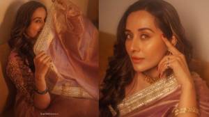 Photos : पारंपरिक टिशू साडीत तेजस्विनी लोणारीचा आकर्षक लूक; फोटो व्हायरल…