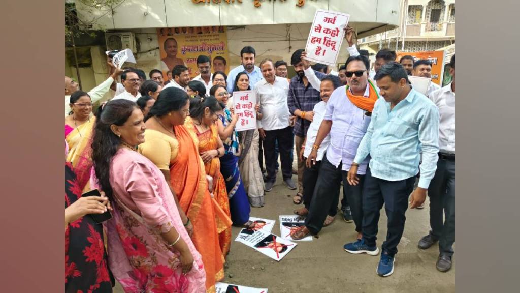 Shiv Sena Shinde group protested in nagpur against Prithviraj Chavan