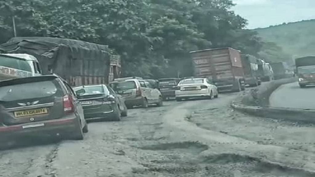 large potholes on gaimukh ghat and mumbai ahmedabad highway