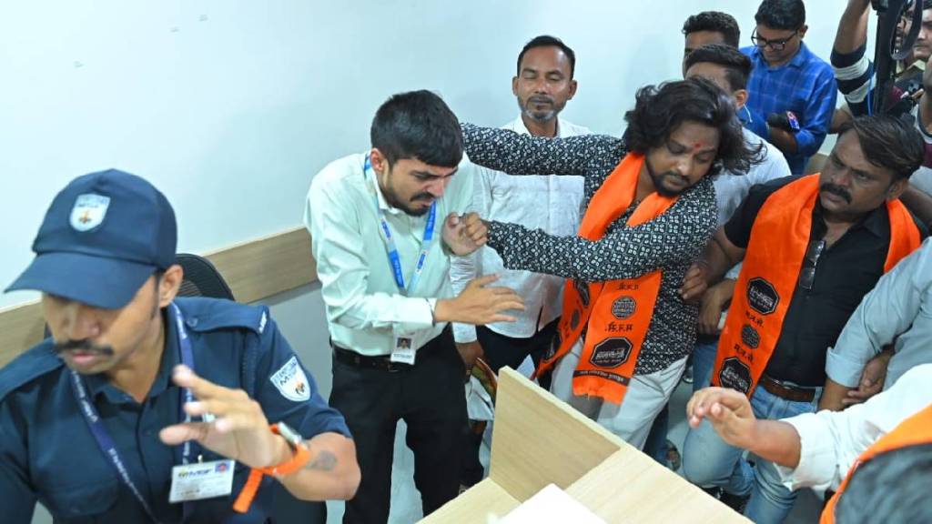 MNS workers beat up officer at Yes bank in nagpur on tuesday