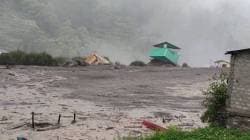 Kheerganga Landslide : उत्तरकाशीतील धरालीमध्ये ढगफुटी, क्षणार्धात अनेक हॉटेल आणि घरं वाहून गेली, अनेकजण बेपत्ता, व्हिडीओ समोर