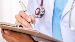 Fake Doctor : धक्कादायक! ५० सिझेरियन शस्त्रक्रिया करणाऱ्या बनावट डॉक्टरचा पर्दाफाश; ऑपरेशन करताना पोलिसांनी ठोकल्या बेड्या