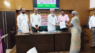 gopinath munde farmers accident safety grant Scheme rs 1 crore 14 lakh given to heirs of 57 accident victims in Malegaon
