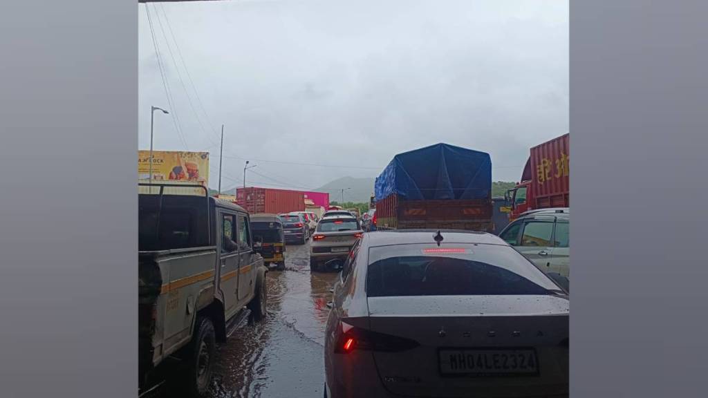 heavy vehicles banned on ghodbunder road from august 8 to 11 by traffic department