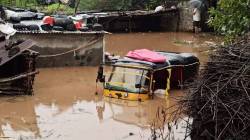 Beed Rain News: बीडमध्ये पाण्याचा अंदाज न आल्याने चारचाकी वाहून गेली, तिघांना वाचवण्यात यश तर एकाचा मृत्यू