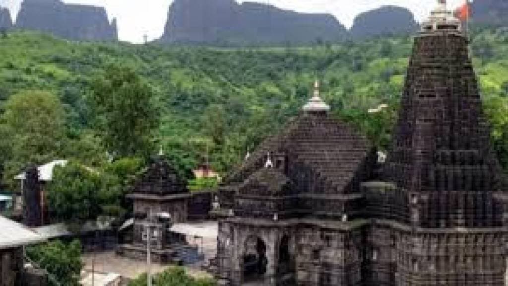 scuffle between devotees and security guards at trimbakeshwar temple