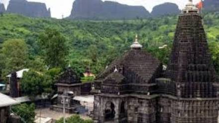 scuffle between devotees and security guards at trimbakeshwar temple