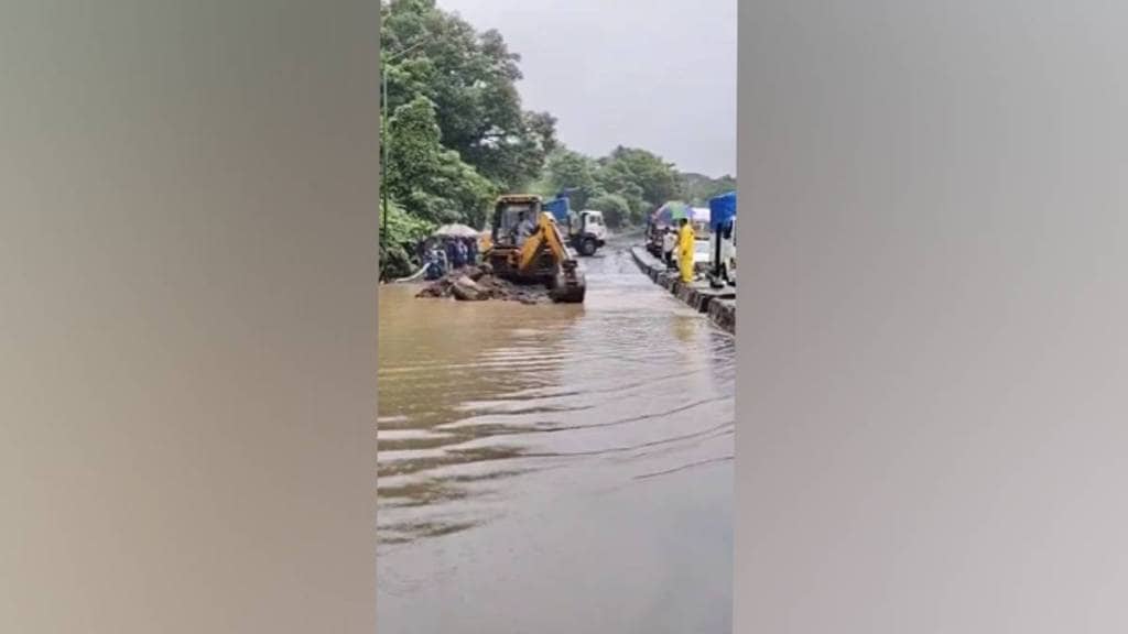 Thane traffic update, Ghodbunder Road traffic, heavy rain Thane, Thane police traffic advisory, Mira-Bhayandar flooding, traffic congestion Thane, Ghodbunder Road waterlogging,