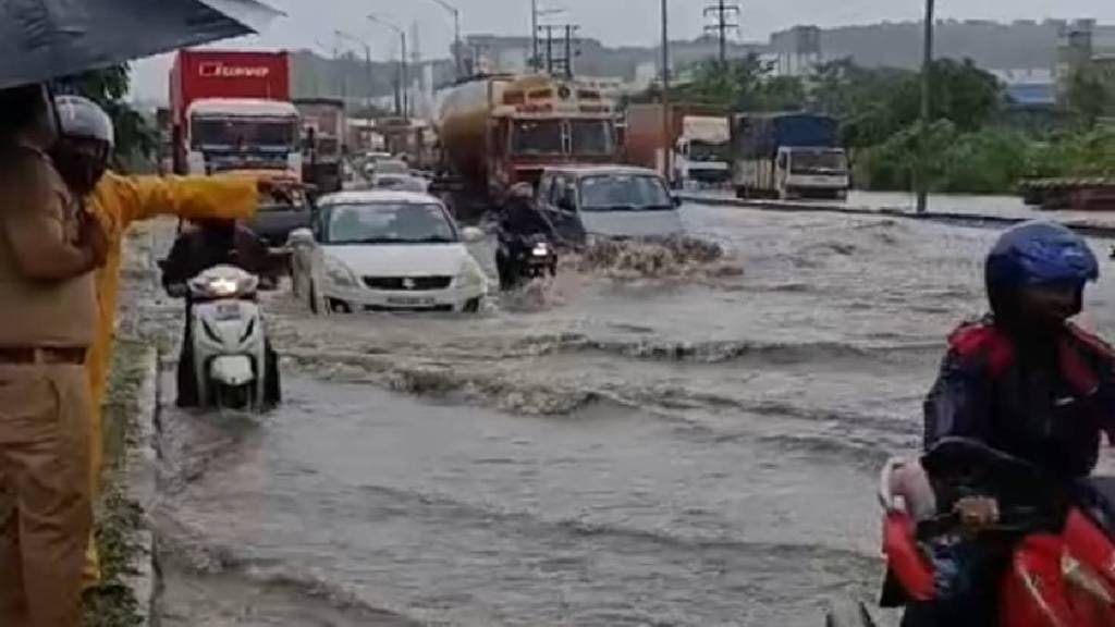 national highways connecting JNPA Port and uran are facing dangerous travel through flowing water