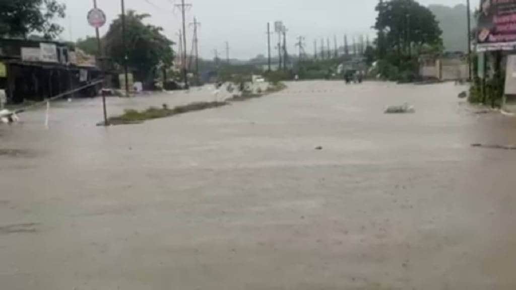 rains hit vasai Virar blocked drains on Kaman Bhiwandi Highway bring traffic to halt