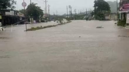 rains hit vasai Virar blocked drains on Kaman Bhiwandi Highway bring traffic to halt