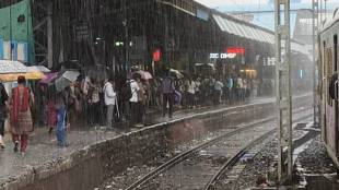 heavy rains in vasai virar delay western railway trains by 20 25 minutes due to waterlogging
