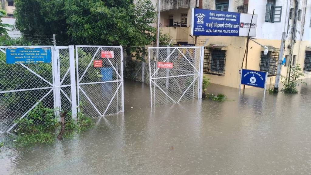 Flood water entered vasai lohmarg Police Station due to heavy rains for the past four days