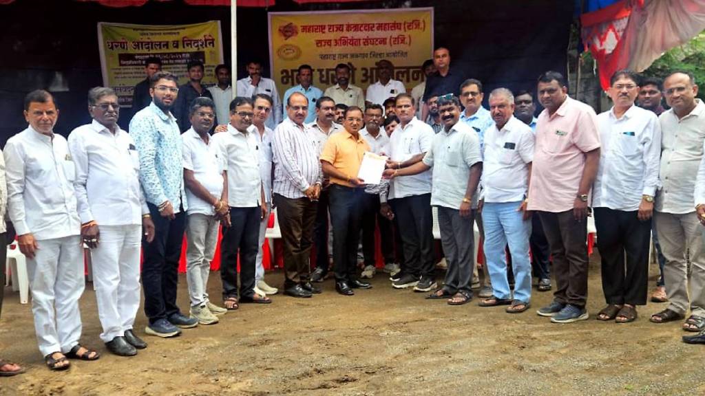 Jalgaon contractors completed work got no funds warned of protest after submitting statement