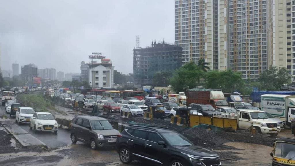 rains stop but traffic congestion continued on Mumbai ahmedabad highway for fourth consecutive day