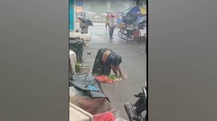 video of a female vegetable vendor washing vegetables in sewer water