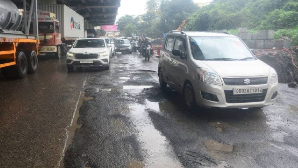 Thane heavy rain, Thane waterlogging, Thane pothole problem, Ghodbunder road potholes, Mumbai-Nashik highway traffic,