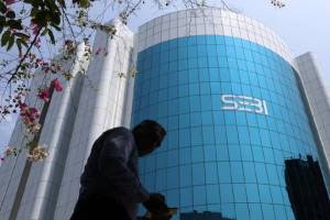 SEBI action, Avadhut Sathe trading, stock market scams, retail investor protection, investment fraud India, share market tips warning, financial influencer regulation,