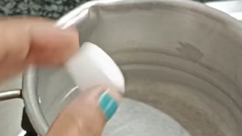 kitchen jugaad video as naphthalene ball was put in hot water