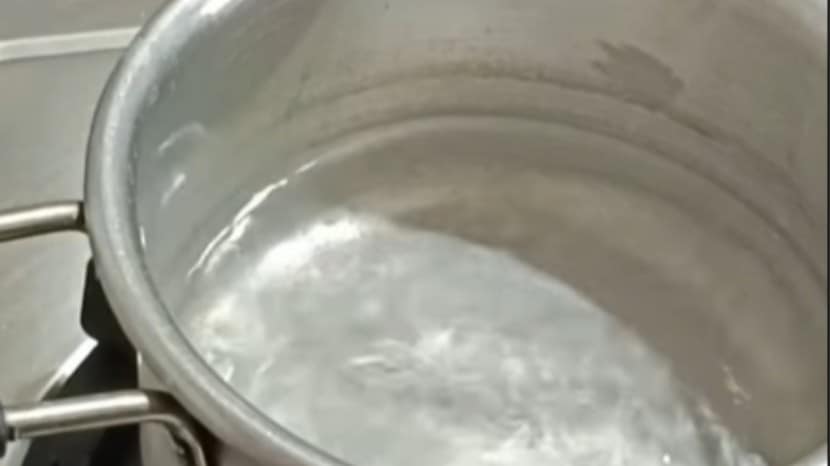kitchen jugaad video as naphthalene ball was put in hot water