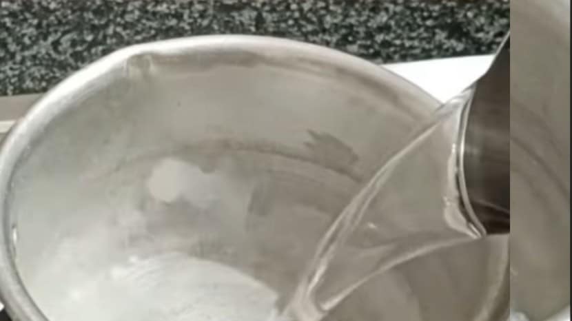 kitchen jugaad video as naphthalene ball was put in hot water