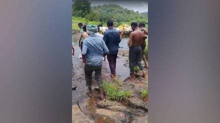 Thane Shahapur road issues, Umbar Mali village cremation ground, Shahapur tribal area problems, rural road development Thane,