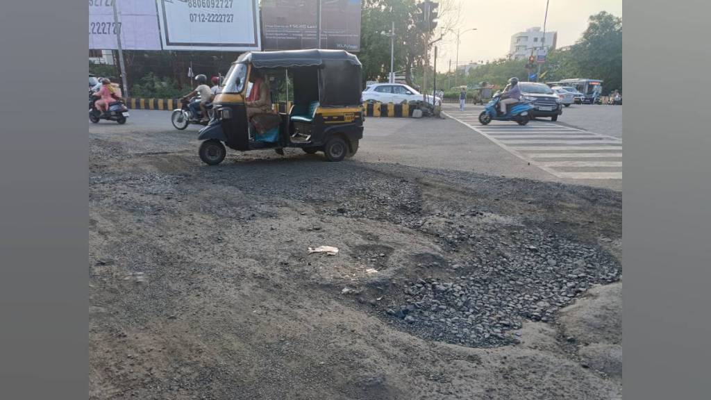 nagpur concrete roads potholes ganpati Bappa agman through pothole streets